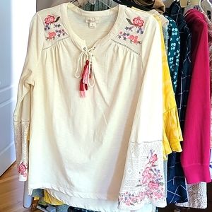 Style co. Cotton blend top w embroidery PL Large